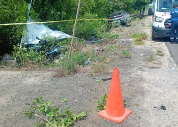 Motociclista pierde la vida tras choque con camioneta de lujo en la carretera 307; conductor intentó retirarse del sitio