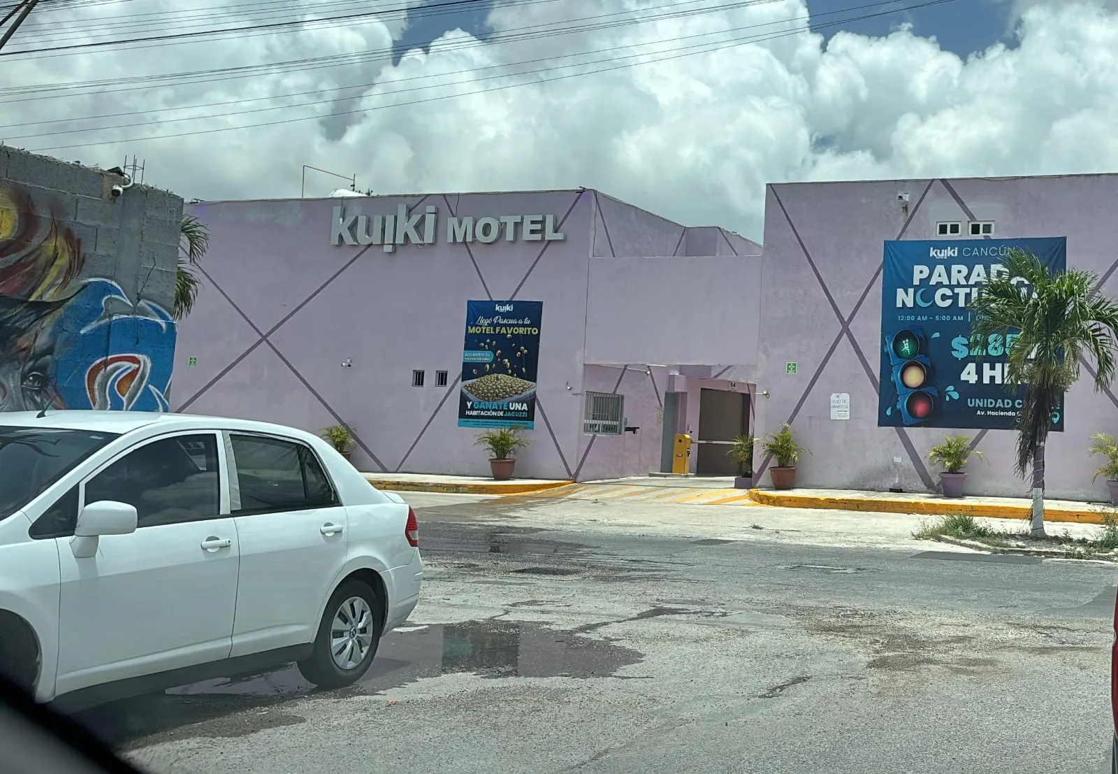 Taxista y su acompañante quedan atrapados en Motel de Cancún