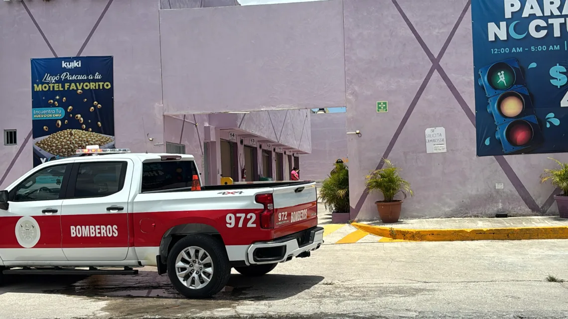 Taxista y su acompañante quedan atrapados en Motel de Cancún