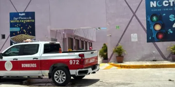 Taxista y su acompañante quedan atrapados en Motel de Cancún