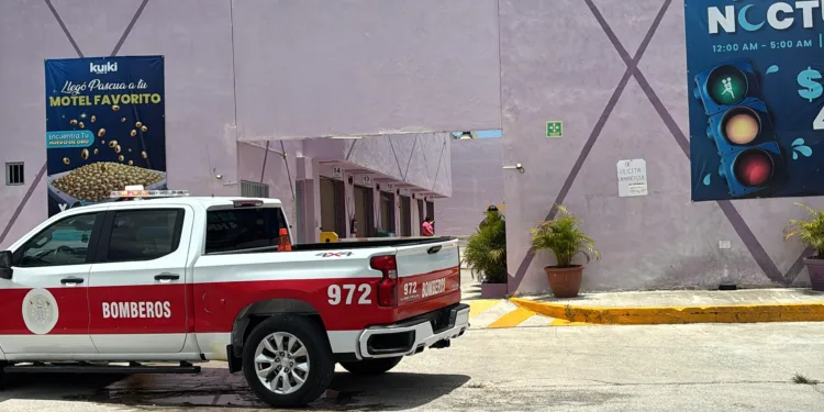 Taxista y su acompañante quedan atrapados en Motel de Cancún