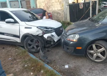 Choque y persecución entre particulares desata movilización en Villas Otoch de Cancún