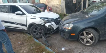 Choque y persecución entre particulares desata movilización en Villas Otoch de Cancún