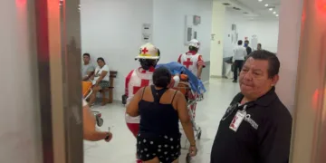 Muere mujer afuera del Hospital General Jesús Kumate; familiares señalan demora en atención médica