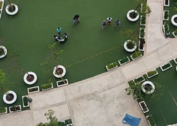 Menor francesa fallecida en Puerto Cancún; investigan caída desde torre residencial