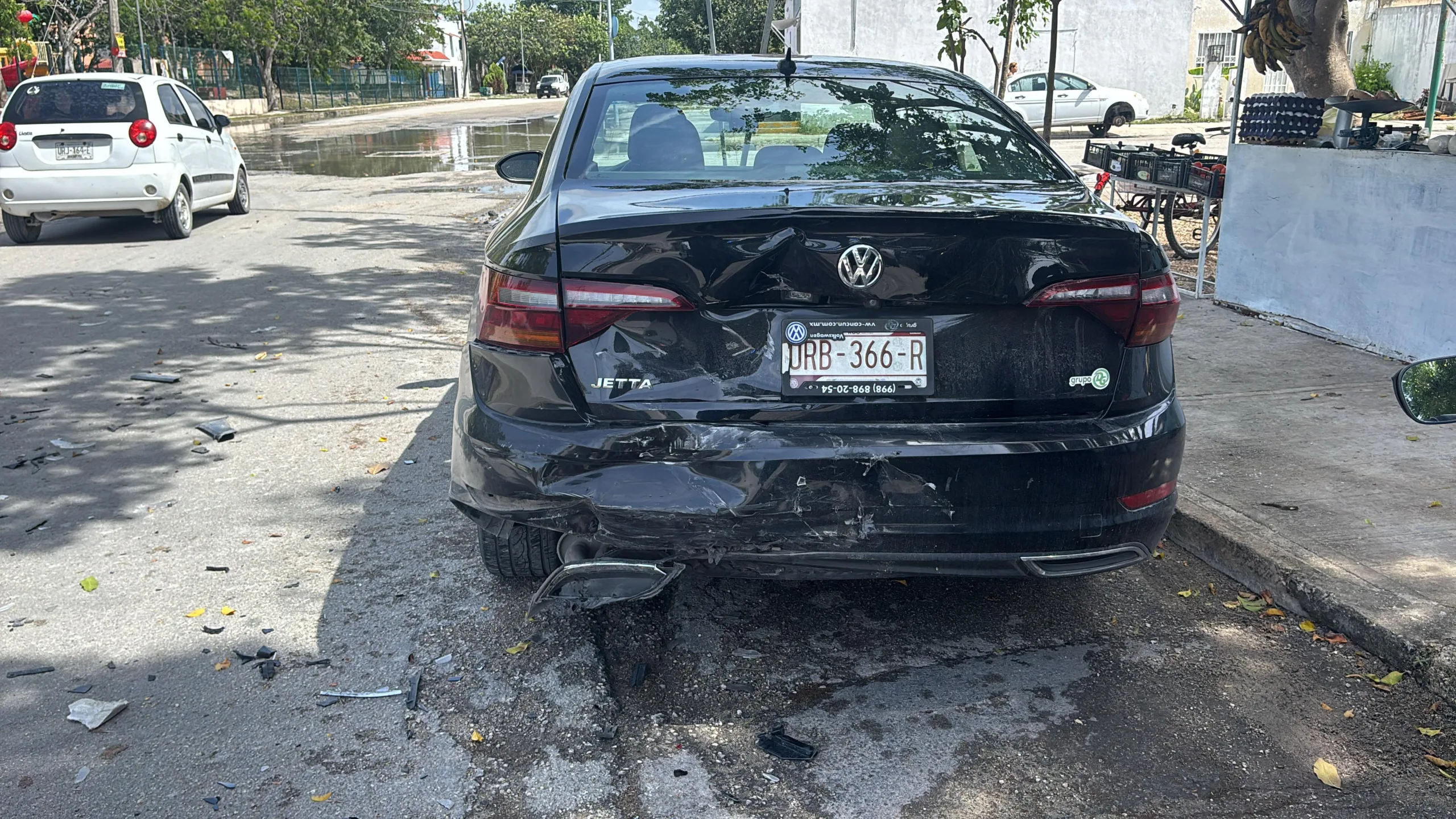 Dos vehículos terminan destrozados en la SM 202 en Cancún