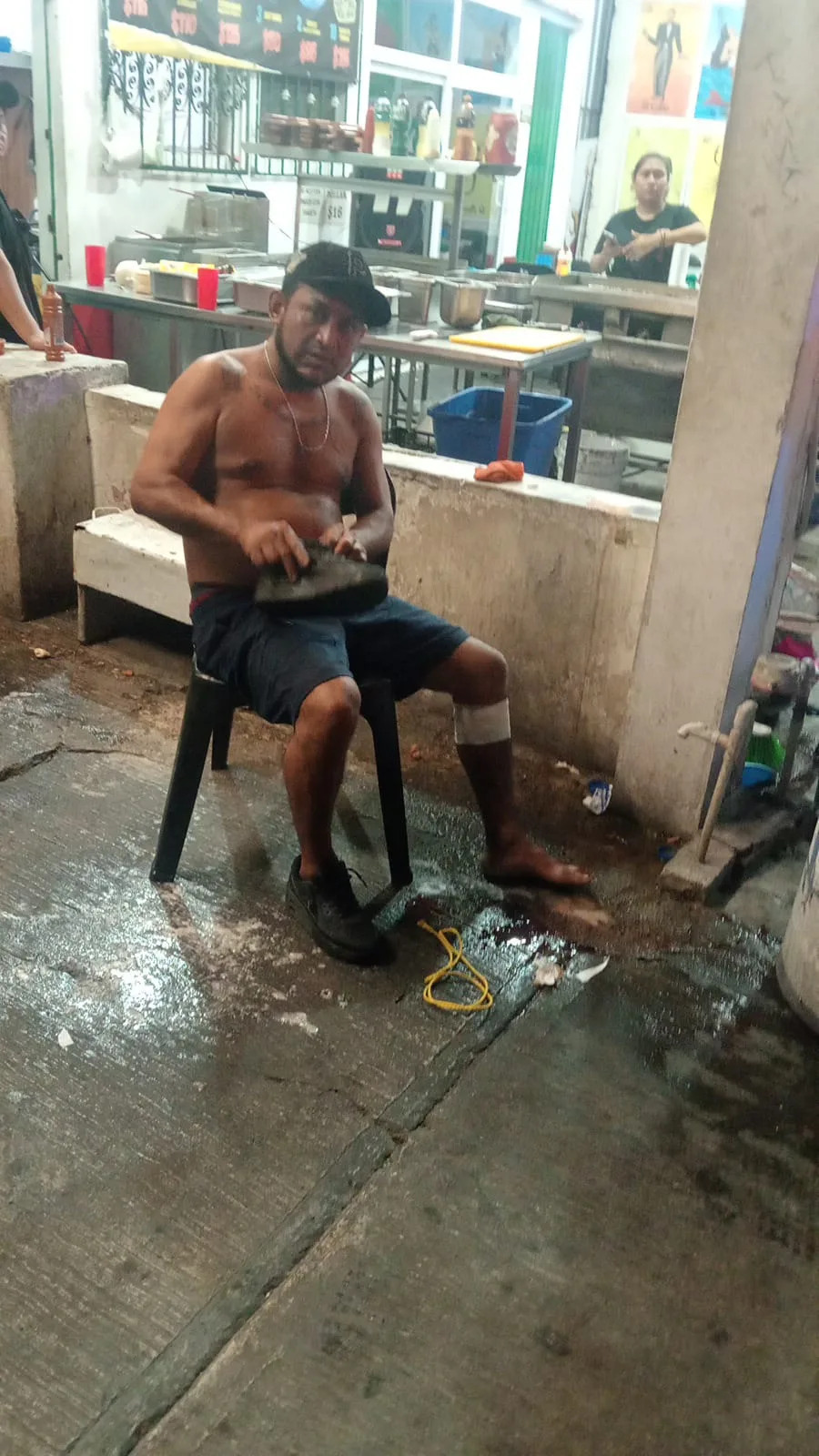 Hombre herido tras presunto asalto violento en calles de Cancún