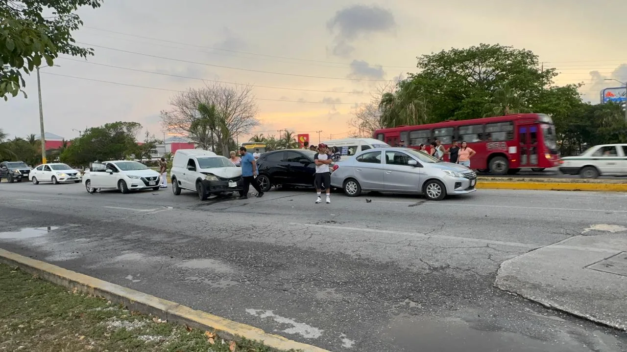 Conductor fallece tras accidente múltiple en la avenida Andrés Quintana Roo