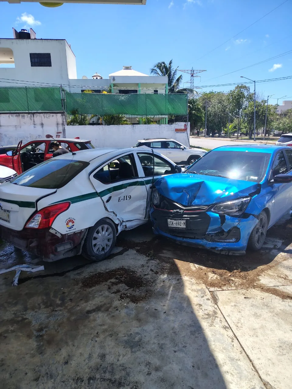 Accidente en gasolinera de Cancún provoca intensa movilización de cuerpos de emergencia