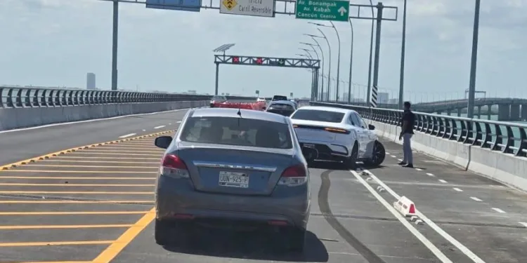 Primer percance en el Puente Nichupté llama a reforzar cultura vial en Cancún