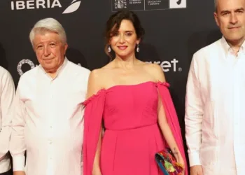 Isabel Díaz Ayuso y los Premios Platino: de icono de la alfombra roja al choque político que marca su ausencia en Xcaret 2026