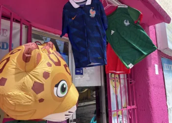 Fiebre mundialista impulsa ventas en Cancún; comercio reporta alza de hasta 30%