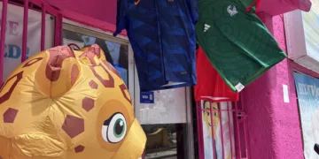 Fiebre mundialista impulsa ventas en Cancún; comercio reporta alza de hasta 30%