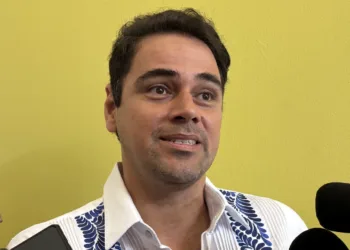 Enrique Baños pone freno a las especulaciones y asegura: “Estoy concentrado en la UT Cancún”