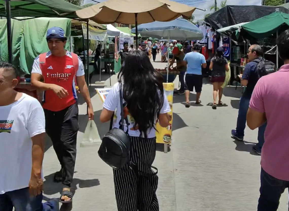 Ni el Día del Padre salvó las ventas: tianguistas de Cancún resienten temporada baja