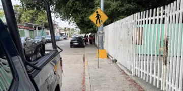 Movilizan autoridades y paramédicos en secundaria de Cancún por incidente entre estudiantes