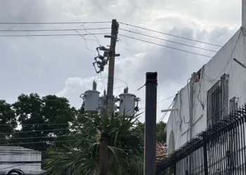 Cancún inicia limpieza de cableado en la Nader; alistan transformación histórica del Centro