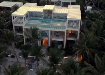 Influencer argentina reclama cobro de day pass en hotel de Tulum tras consumir alimentos propios