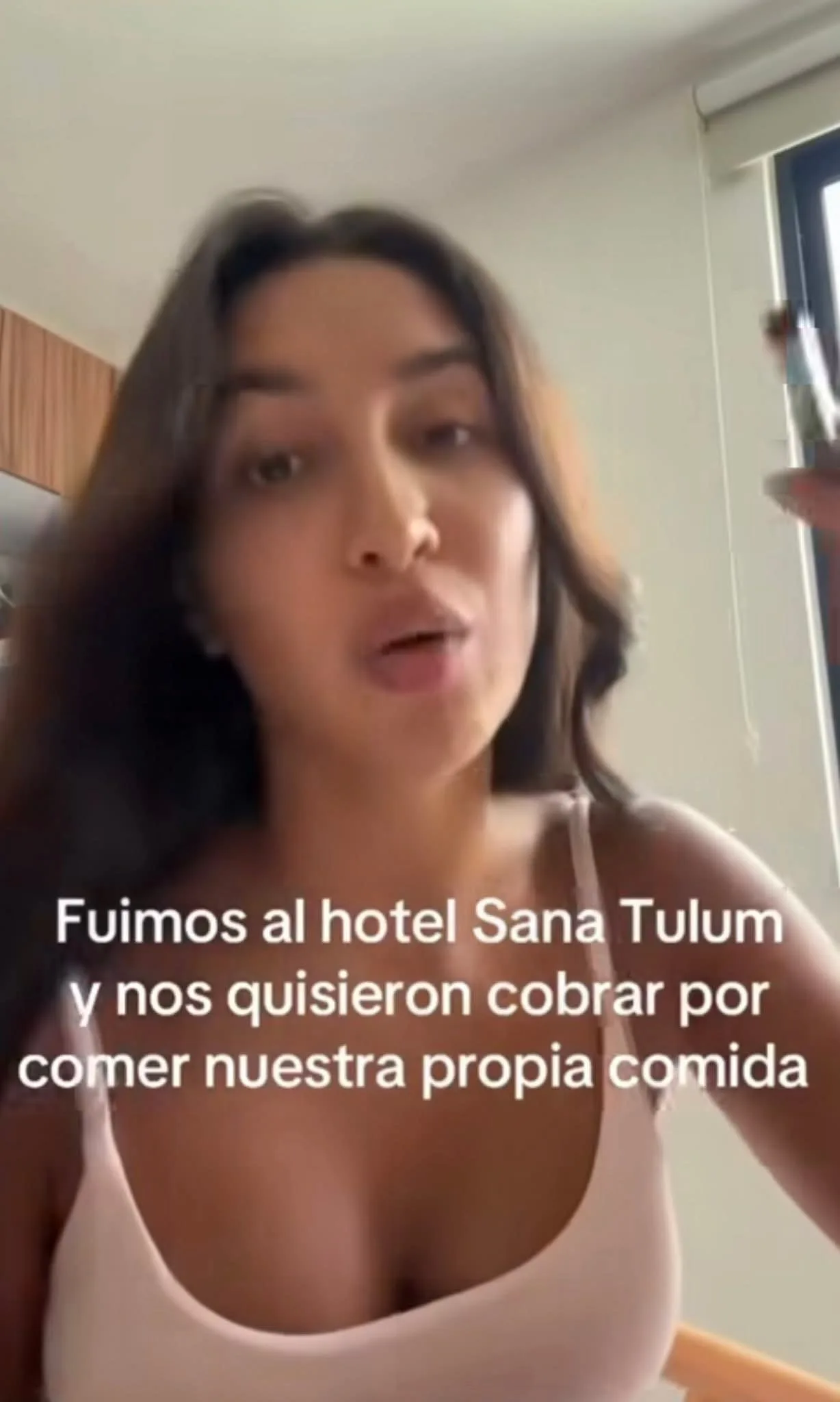 Influencer argentina reclama cobro de day pass en hotel de Tulum tras consumir alimentos propios