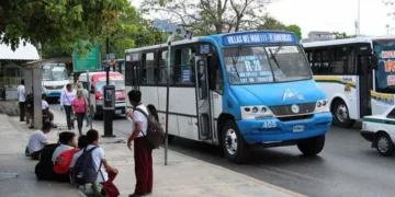 Federación estudiantil abre nueva convocatoria de becas de transporte para mil alumnos en Cancún