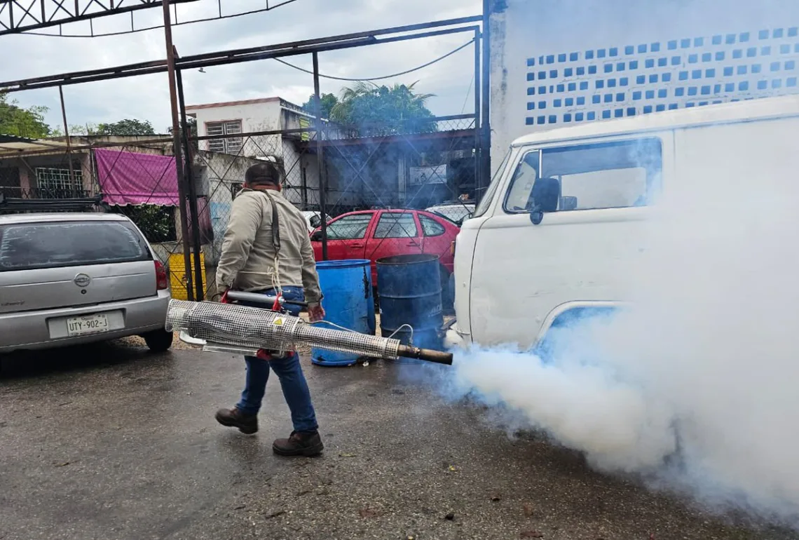 Refuerzan combate al dengue en Cancún con operativo de nebulización en más de 40 colonias