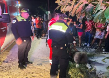 Mujer resulta lesionada tras incidente con motocicleta en la colonia Carlos Joaquín