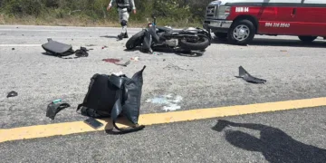 Motociclistas resultan gravemente heridos tras accidente en la carretera Tulum–Playa del Carmen