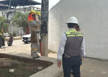 Descubren conexiones clandestinas de luz frente al Palacio Municipal de Tulum