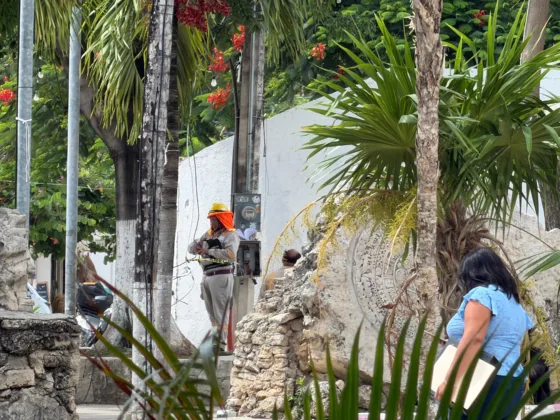 Descubren conexiones clandestinas de luz frente al Palacio Municipal de Tulum