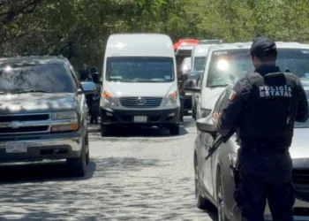 Movilizan a policías tras hombres armados en camioneta en Bonfil