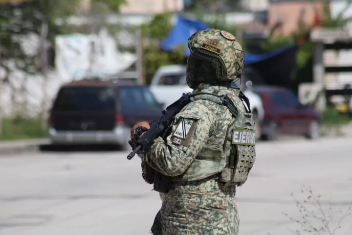 Localizan cuerpo dentro de un tambo en camino de terracería de la Región 202