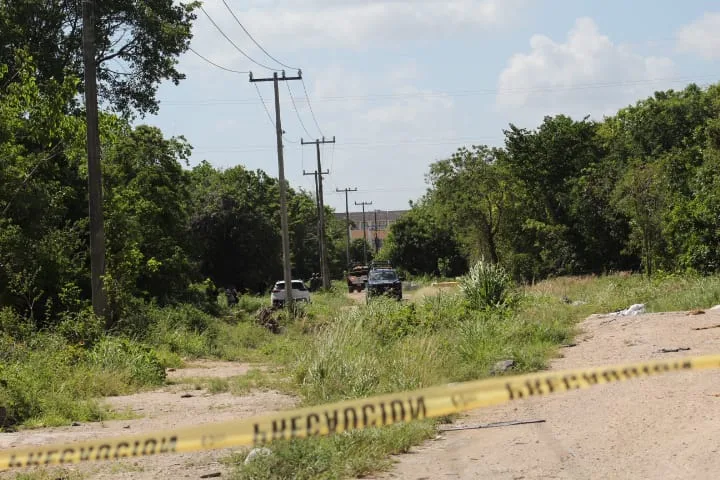 Localizan cuerpo dentro de un tambo en camino de terracería de la Región 202