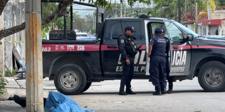 Hallan sin vida a un hombre en la Región 100 en Cancún; Fiscalía inicia investigaciones