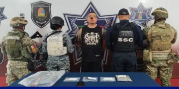 Golpe al narcomenudeo en Cancún; capturan a presunto distribuidor con decenas de dosis de droga
