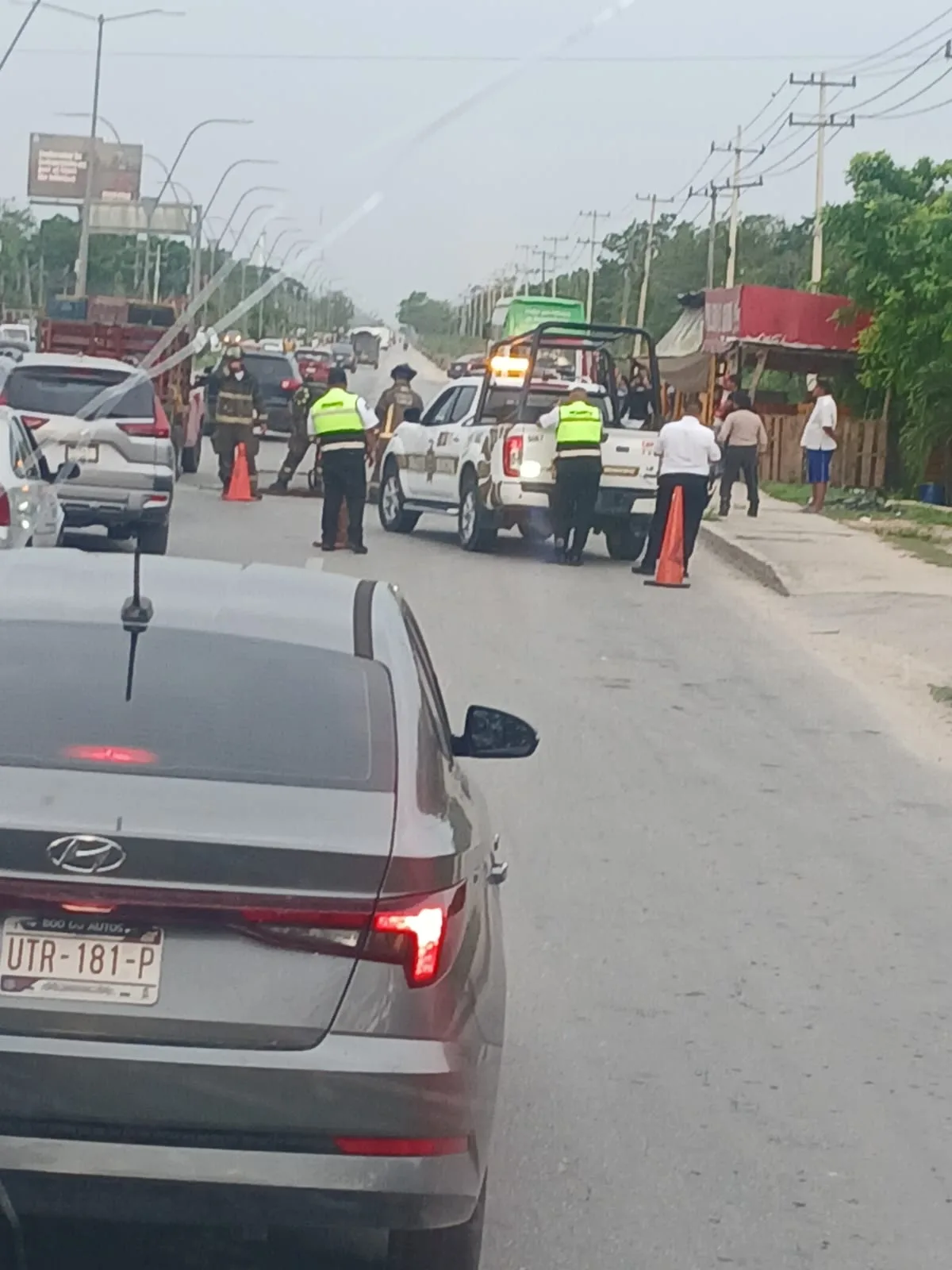 Choque entre autobús ADO y automóvil particular deja un lesionado en la avenida López Portillo