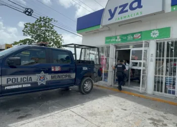 Asaltan con pistola en mano en farmacia en la Región 227; una empleada requirió atención médica