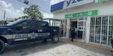 Asaltan con pistola en mano en farmacia en la Región 227; una empleada requirió atención médica