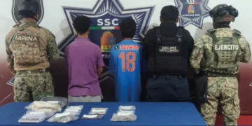 En Cancún detienen a dos adolescentes con más de 150 dosis de presuntas drogas