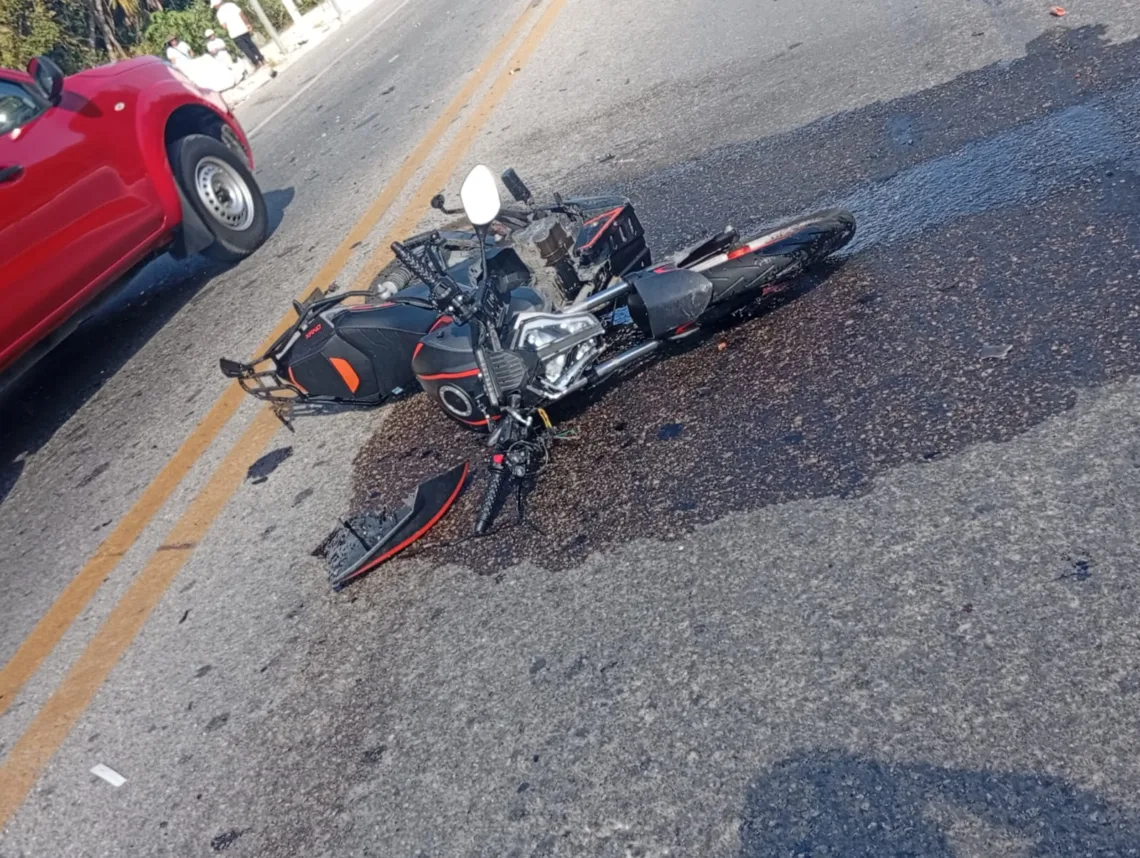 Motociclista permanece como desconocido tras accidente en la autopista de Cancún