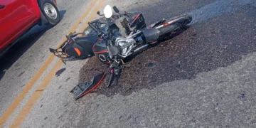 Motociclista permanece como desconocido tras accidente en la autopista de Cancún