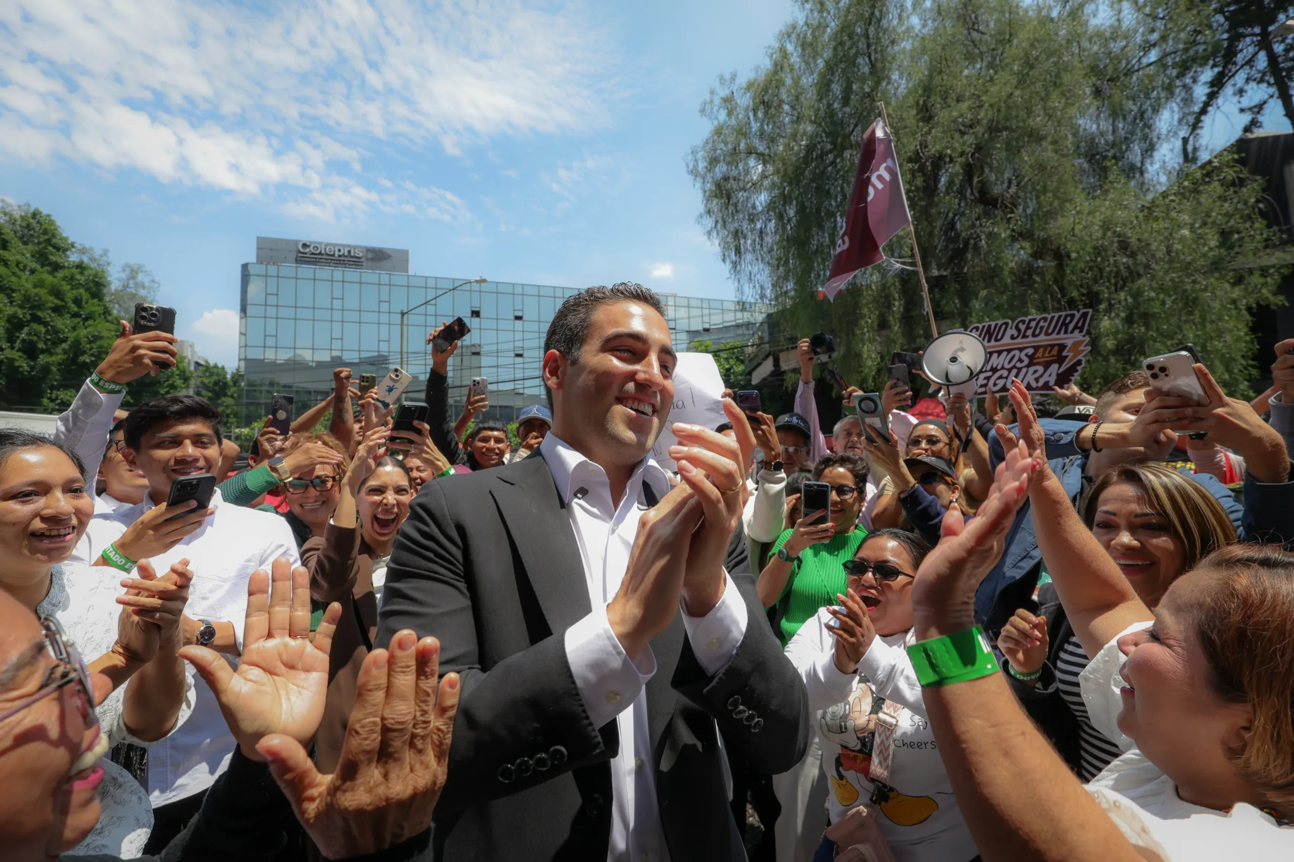 Gino Segura se registra como aspirante a gobernador de Quintana Roo