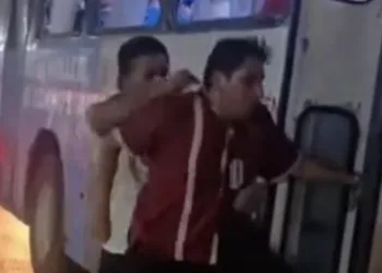 Choferes de transporte público protagonizan pelea en Cancún