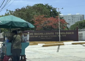 Aspirantes buscan lugar en preparatorias de Quintana Roo tras examen