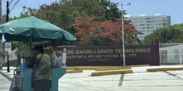 Aspirantes buscan lugar en preparatorias de Quintana Roo tras examen