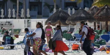 Playas de Cancún registran alta afluencia por vacaciones de verano
