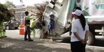Retiran 97 toneladas de basura de basurero clandestino en Cancún