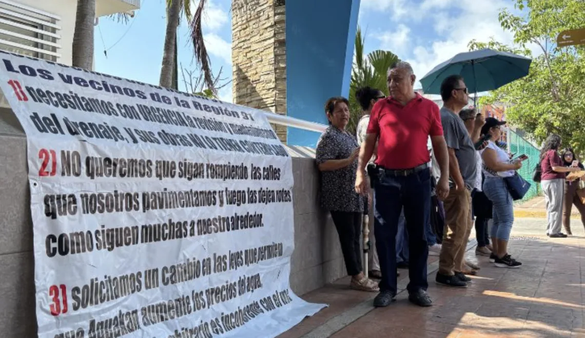 Protestan contra Aguakan en Cancún por cobros de hasta 2 mil pesos
