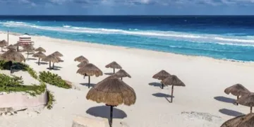 Alertan por sanciones a parejas por actos íntimos en playas de Cancún