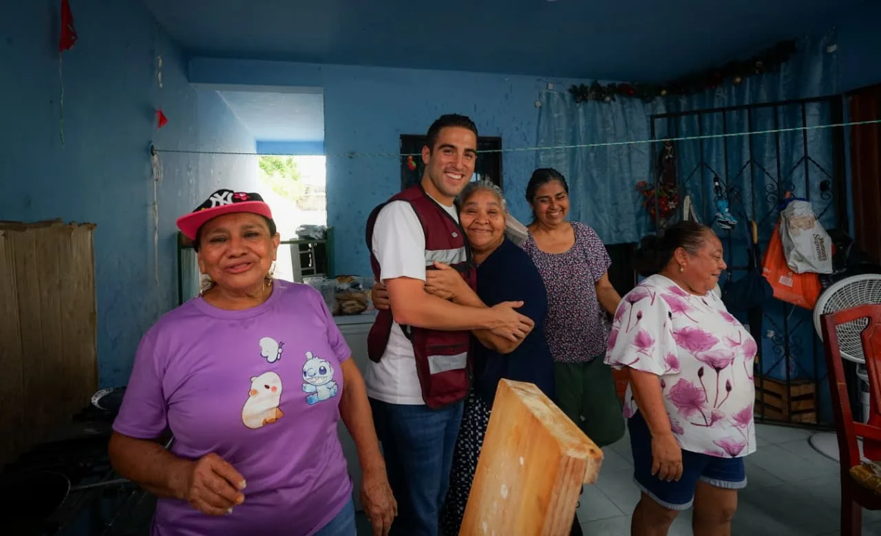 Gino Segura recorre tianguis de Cancún para mantener el diálogo con la ciudadanía y fortalecer el consumo local