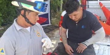 Trabajador de telecomunicaciones sufre descarga eléctrica en Tulum